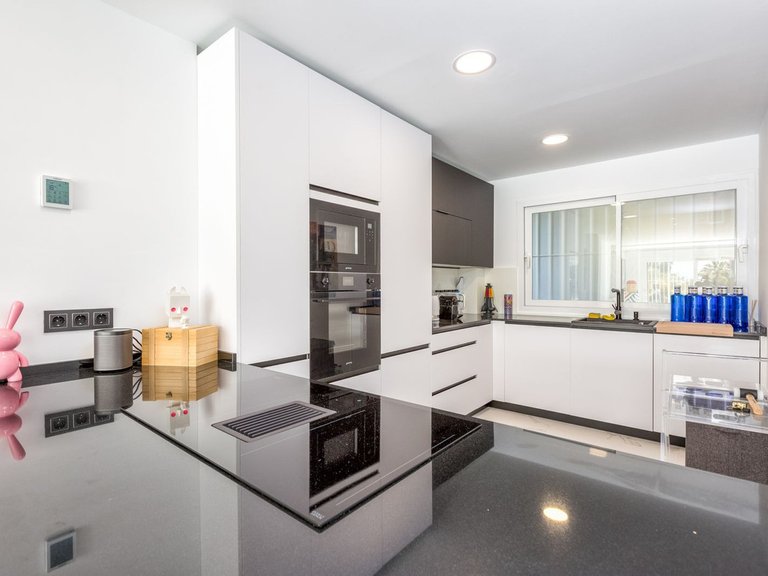 Apartment for Sale in Marbella, Malaga, Nueva Andalucia 6