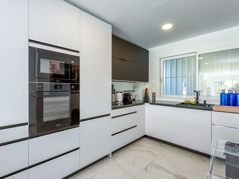 Apartment for Sale in Marbella, Malaga, Nueva Andalucia 5
