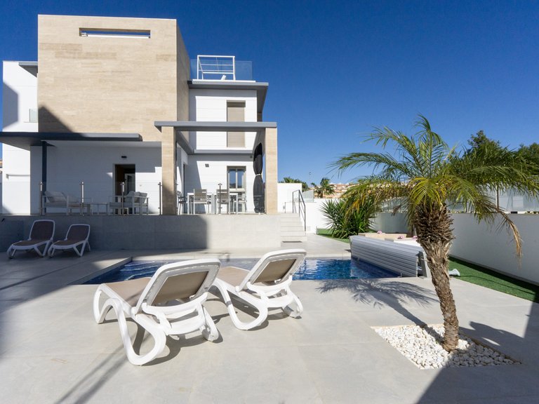 Villa for sale in Orihuela Costa, Alicante 1