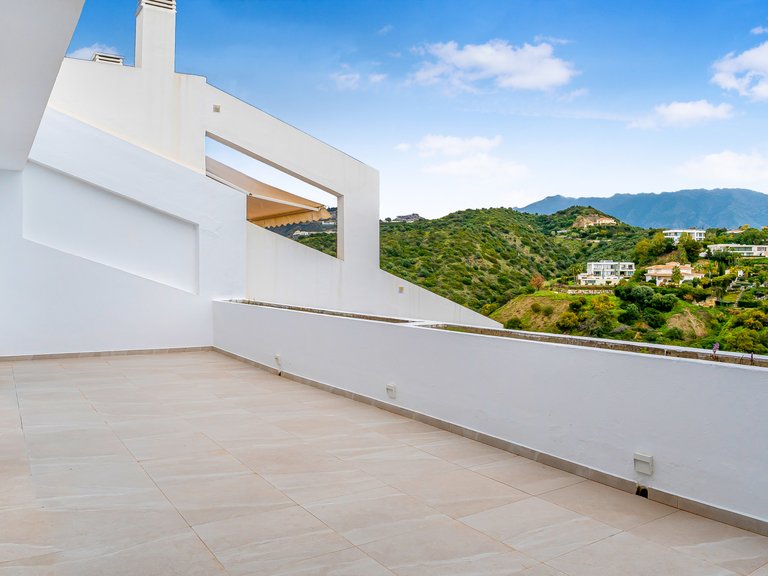 Penthouse for Sale in Benahavis, Malaga 6