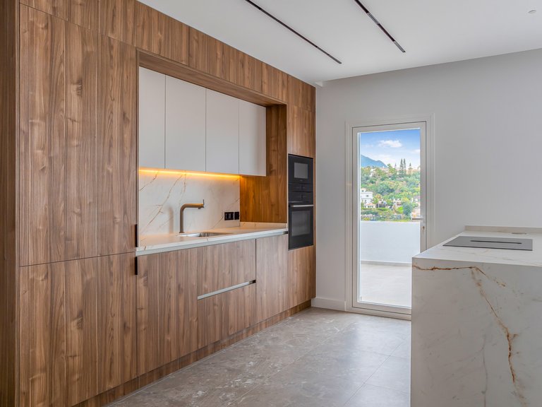 Penthouse for Sale in Benahavis, Malaga 11