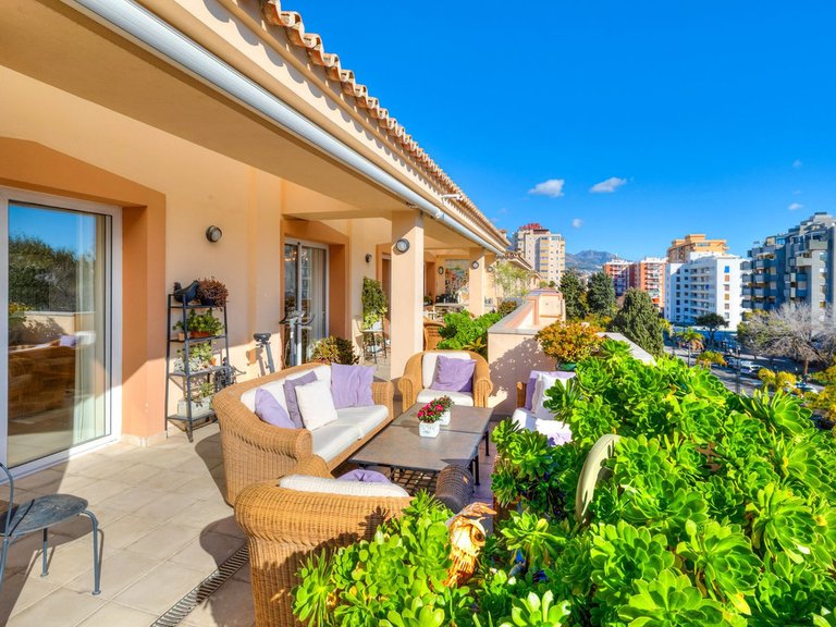 Penthouse for sale in Fuengirola, Malaga 1