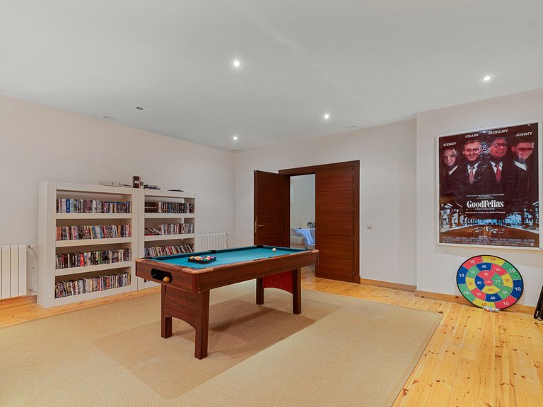 Villa for Sale in Benahavis, Malaga 31