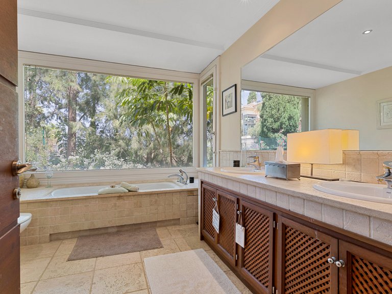 Villa for Sale in Benahavis, Malaga 12