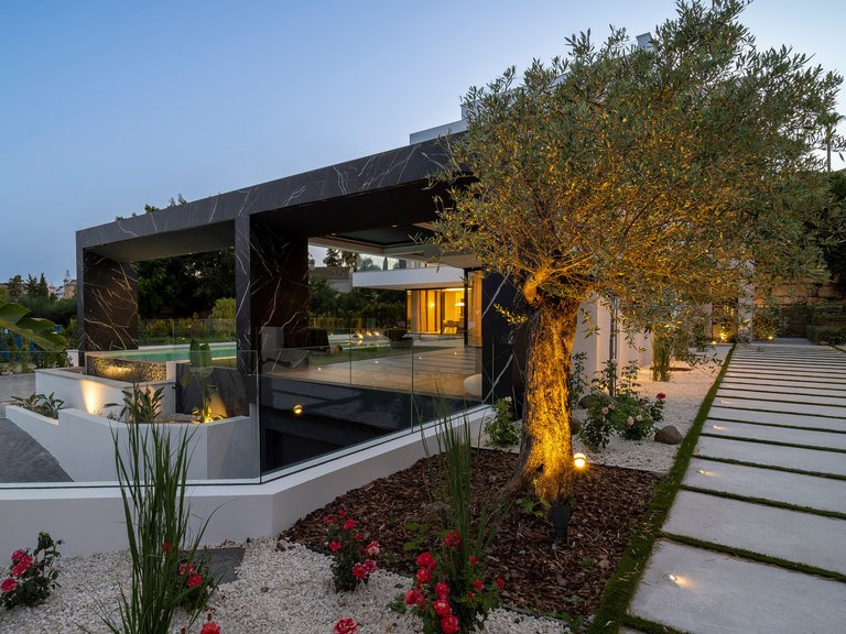 Villa for Sale in Benahavis, Malaga, Paraiso Alto 59