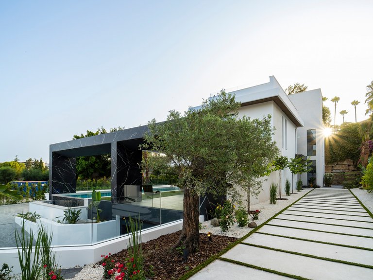 Villa for Sale in Benahavis, Malaga, Paraiso Alto 4