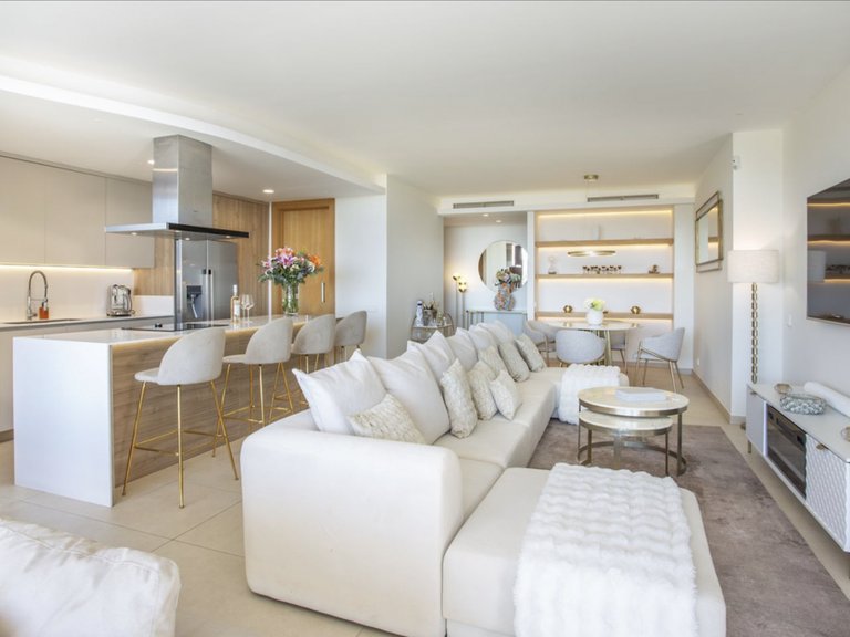 Penthouse for Sale in Benahavis, Malaga, 2