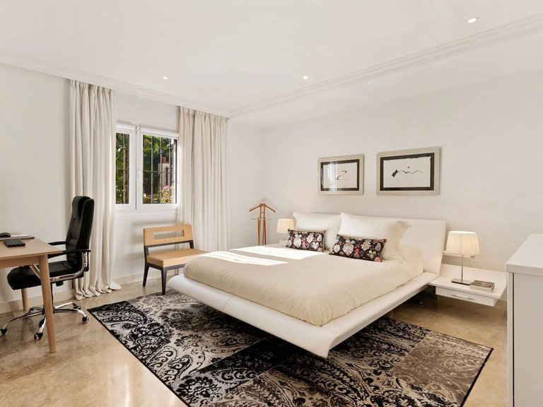 Apartment for Sale in Marbella, Malaga, Marbella Golden Mile 16