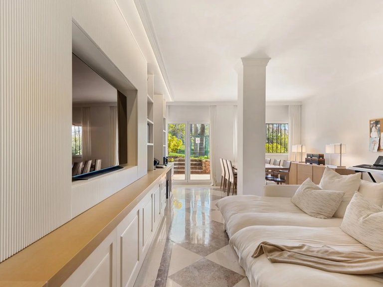 Apartment for Sale in Marbella, Malaga, Marbella Golden Mile 8