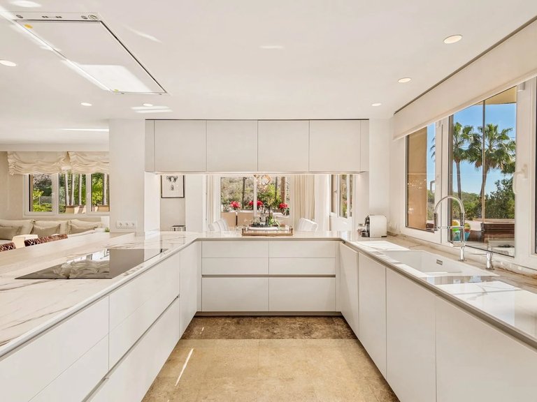 Apartment for Sale in Marbella, Malaga, Marbella Golden Mile 7