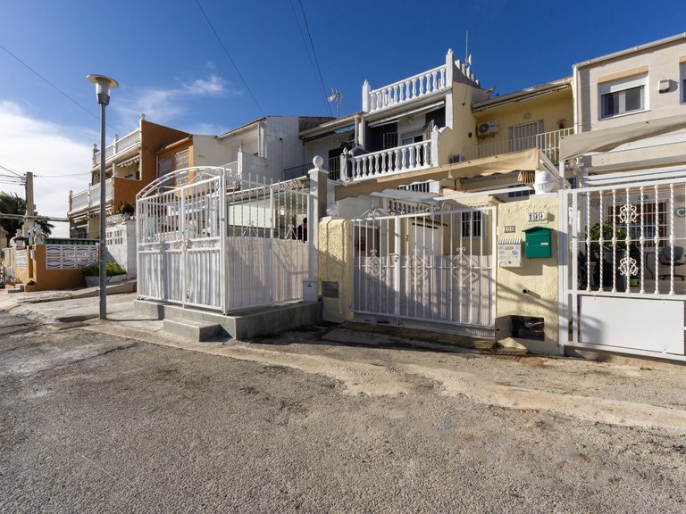Villa for sale in Torrevieja, Alicante 1