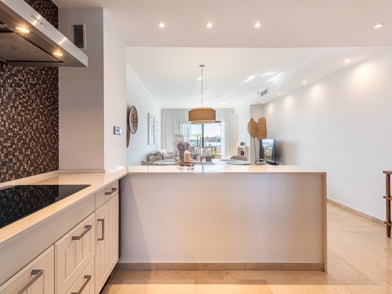 Middle Floor Apartment For Sale In Nueva Andalucia 8