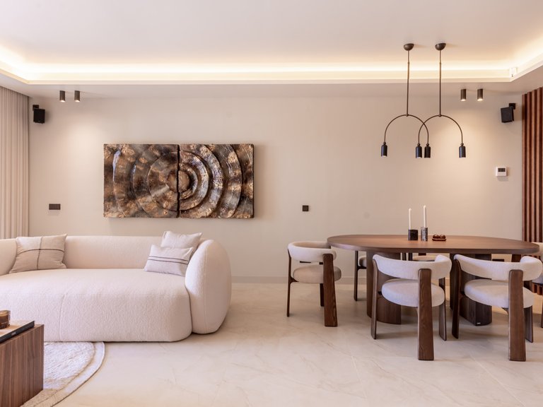 Radhus, Golden Mile 24