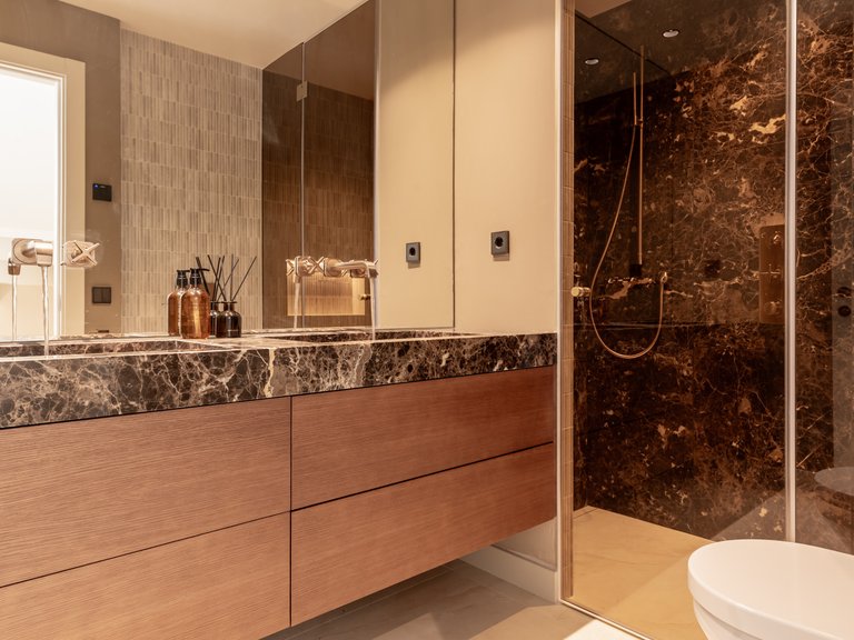 Radhus, Golden Mile 12