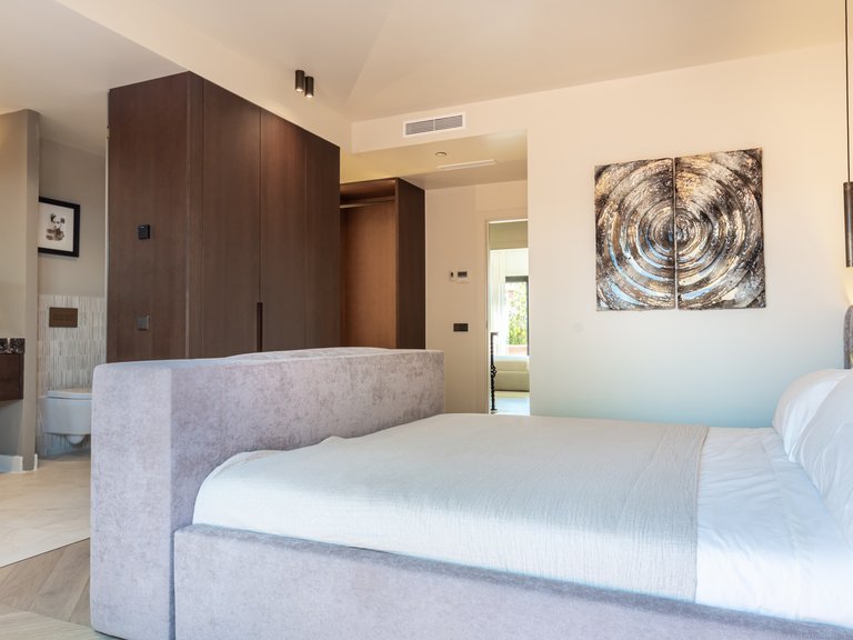 Radhus, Golden Mile 16