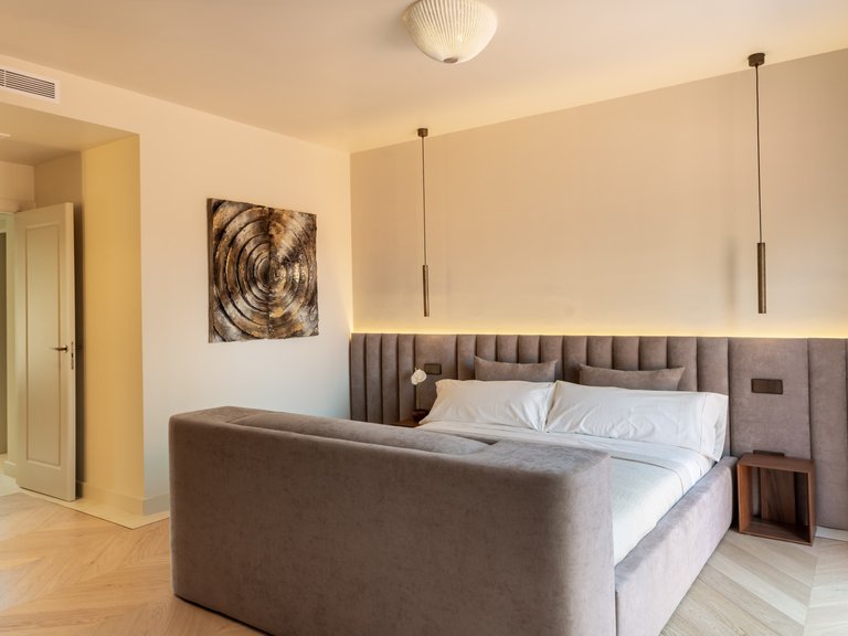 Radhus, Golden Mile 17