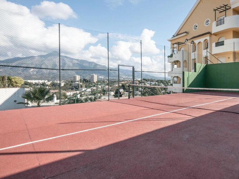 Town House for Sale in Marbella, Malaga, Nueva Andalucia 13