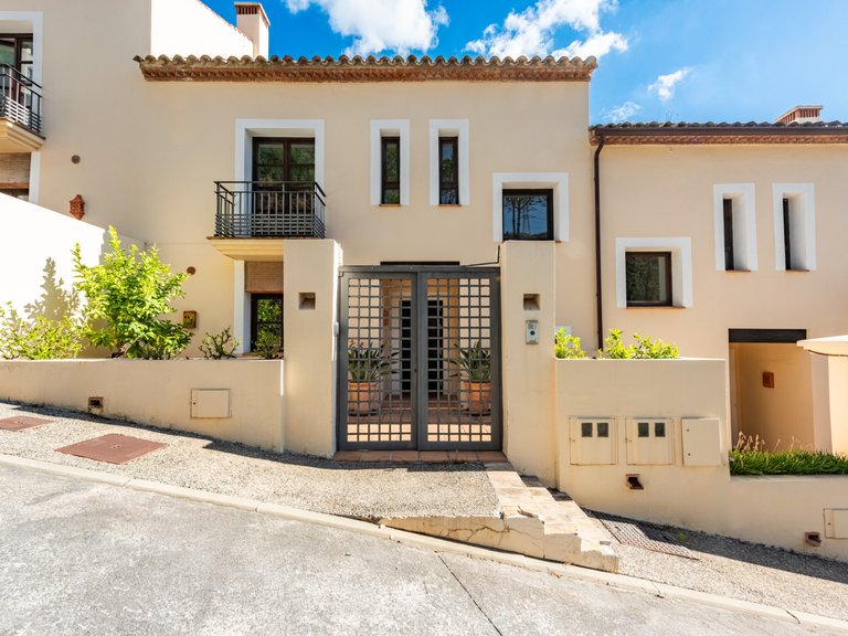 Town House for Sale in Benahavis, Malaga 1