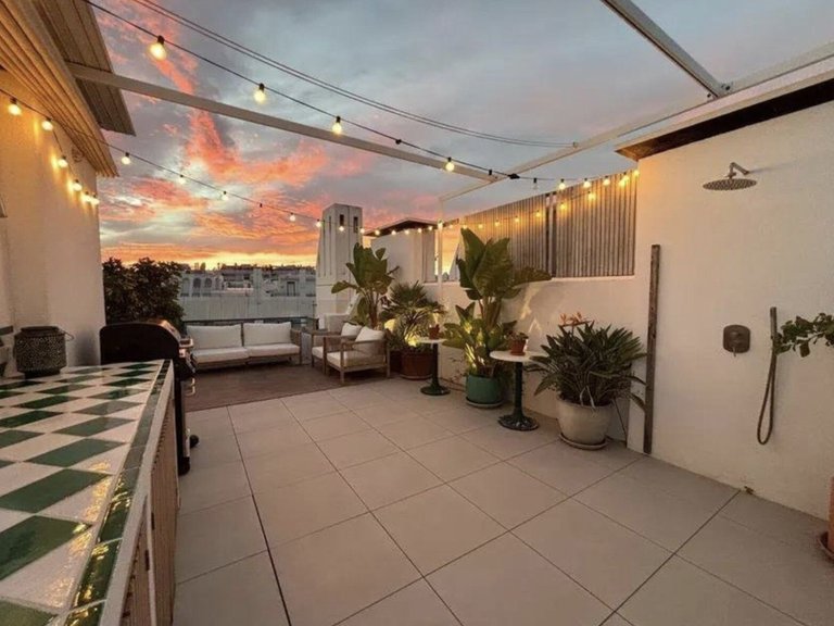 Luxurious Renovated Penthouse with Sea Views Steps from the Beach – Marbella Golden Mile 1