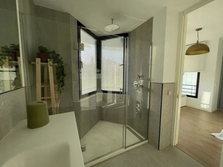 Luxurious Renovated Penthouse with Sea Views Steps from the Beach – Marbella Golden Mile 5