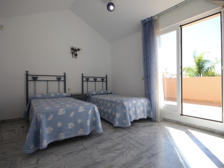 Elegant Parhus vid Strandkanten i Bahía de Marbella 9