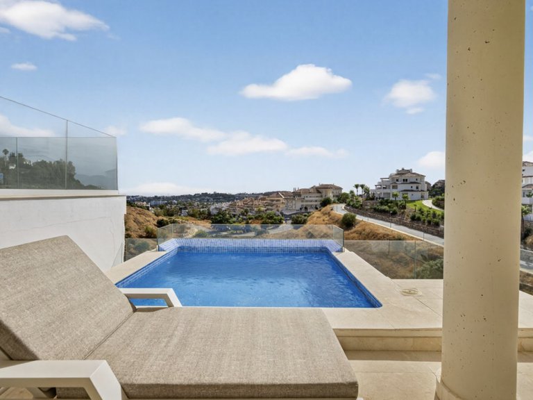 Lägenhet med privat pool i Nueva Andalucia 1