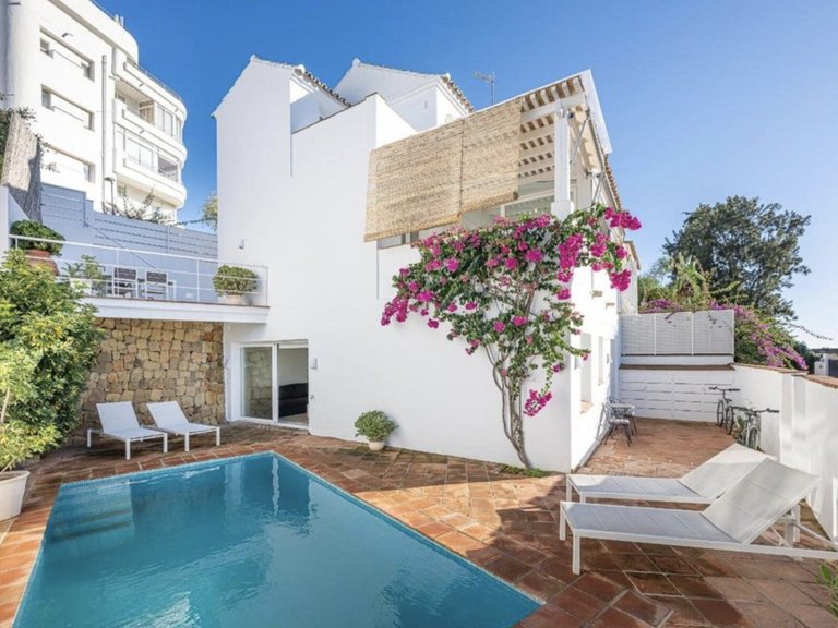 Radhus med egen pool. 1