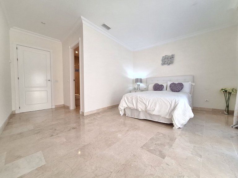 Town House for Sale in Marbella, Malaga, Nueva Andalucia 9