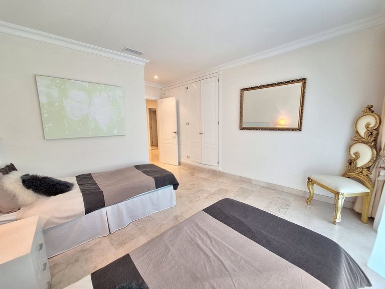 Town House for Sale in Marbella, Malaga, Nueva Andalucia 11