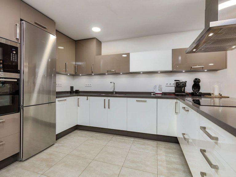 Apartment for Sale in Marbella, Malaga, Nueva Andalucia 11