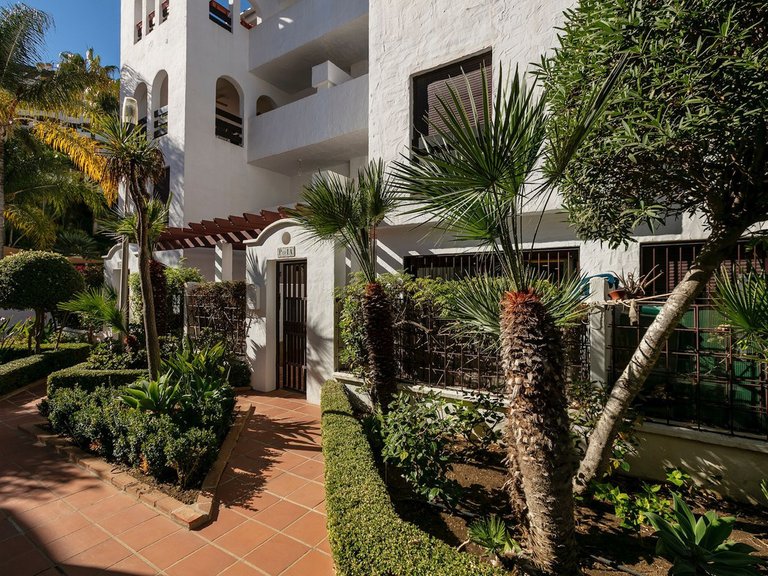 Apartment for Sale in Marbella, Malaga, Nueva Andalucia 3