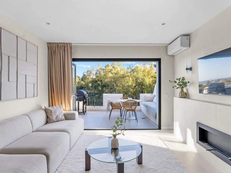 Apartment for Sale in Benahavis, Malaga, Los Almendros 6