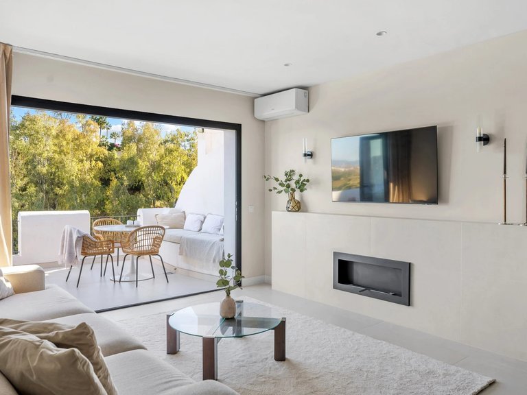 Apartment for Sale in Benahavis, Malaga, Los Almendros 4