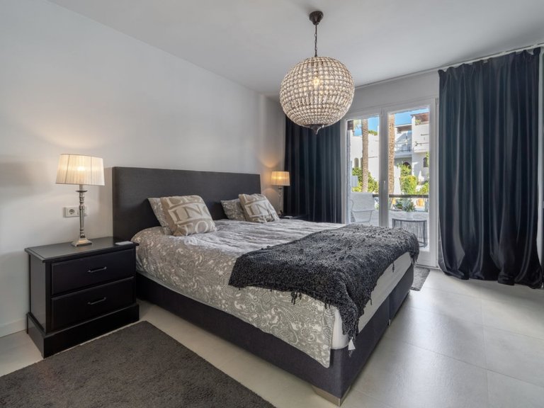 Town House for Sale in Marbella, Malaga, Nueva Andalucia 11