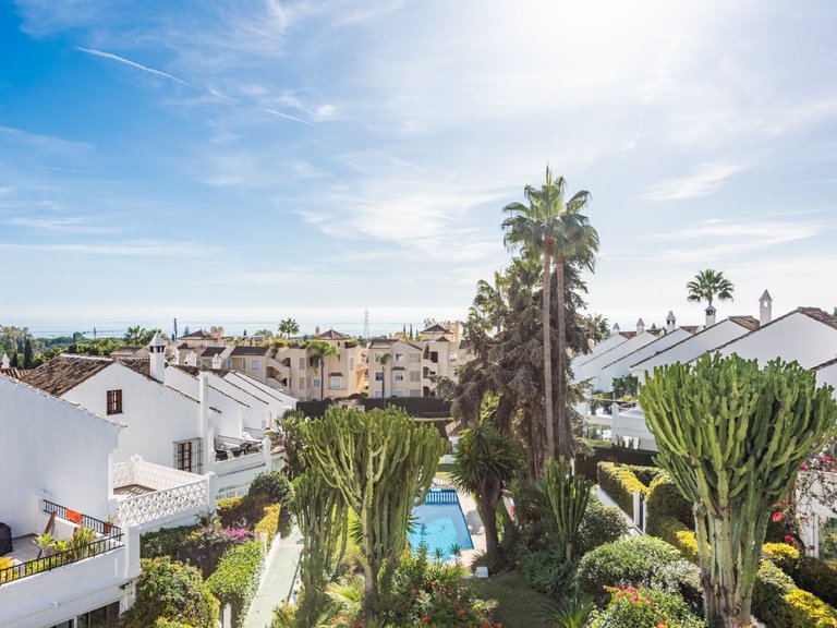 Semi-detached house for sale 1