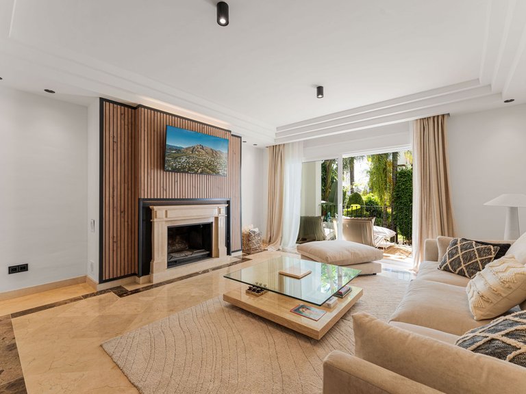 Apartment for Sale in Marbella, Malaga, Marbella Golden Mile 1