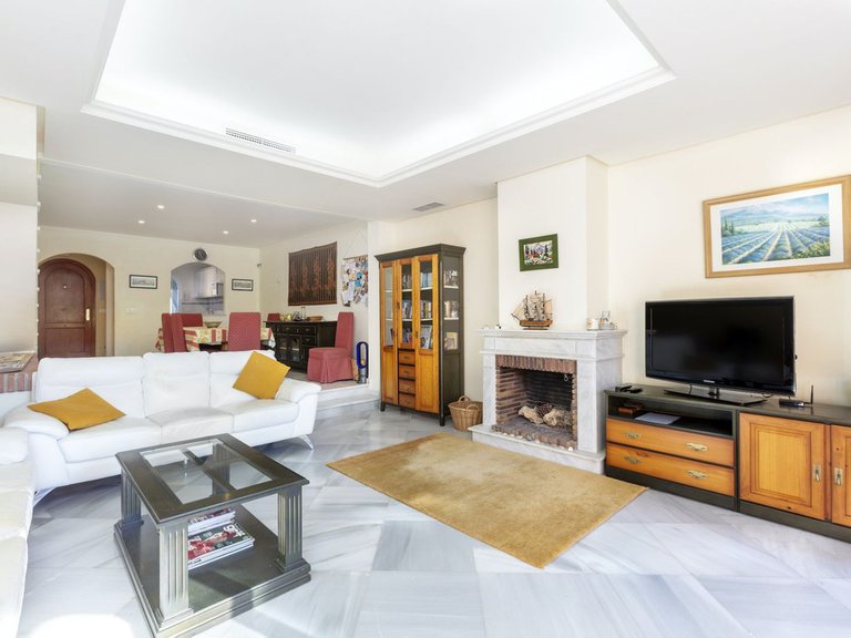 Town House for Sale in Marbella, Malaga, Nueva Andalucia 10