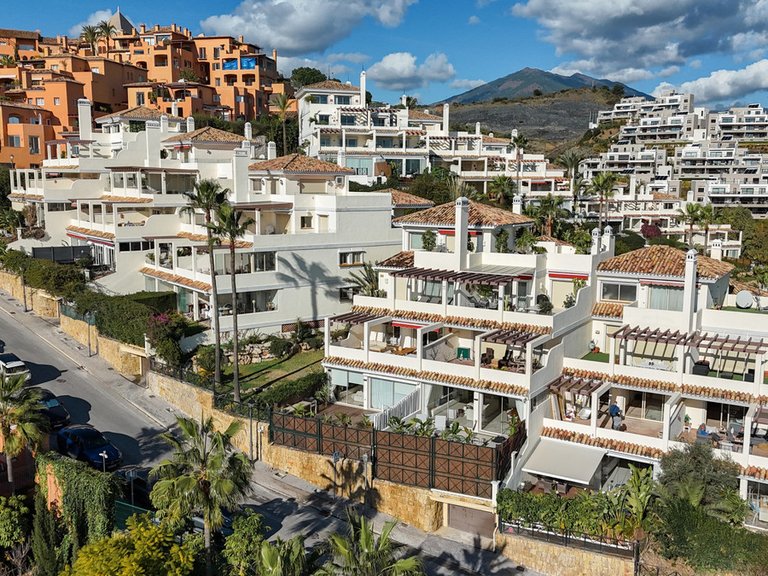 Apartment for Sale in Marbella, Malaga, Nueva Andalucia 11