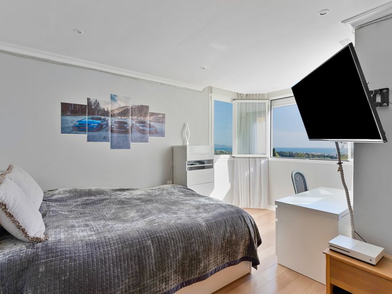 Apartment for Sale in Marbella, Malaga, Nueva Andalucia 3