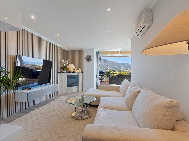 Apartment for Sale in Marbella, Malaga, Nueva Andalucia 2