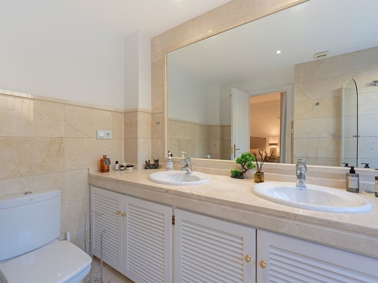 Apartment for Sale in Marbella, Malaga, Nueva Andalucia 17