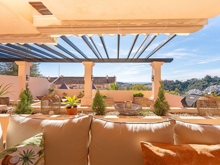 Apartment for Sale in Marbella, Malaga, Nueva Andalucia 1