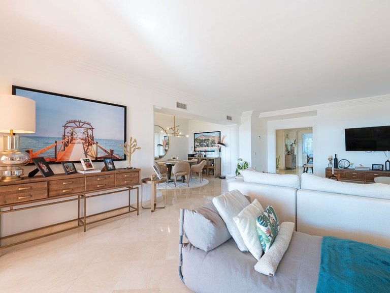 Apartment for Sale in Marbella, Malaga, Nueva Andalucia 7