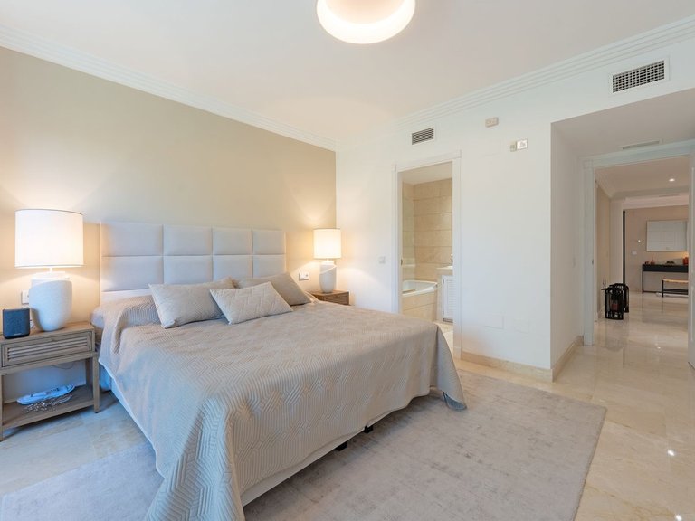 Apartment for Sale in Marbella, Malaga, Nueva Andalucia 18