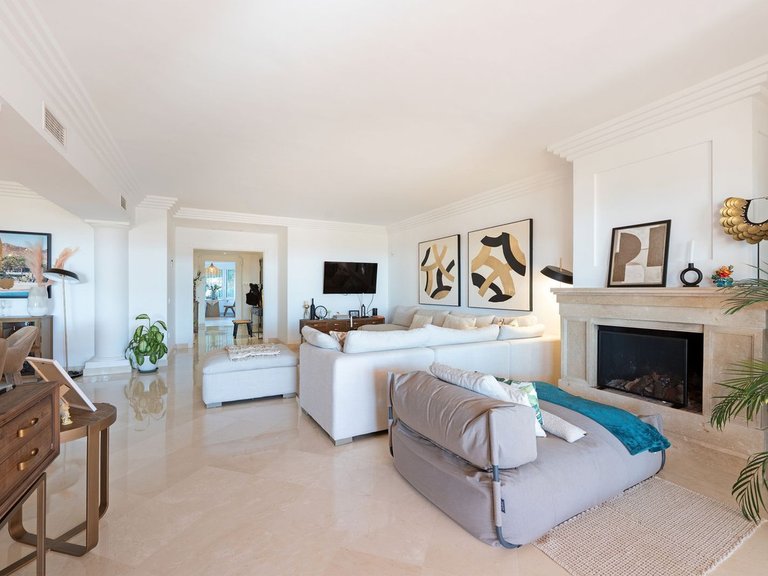 Apartment for Sale in Marbella, Malaga, Nueva Andalucia 6