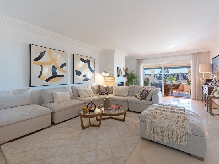 Apartment for Sale in Marbella, Malaga, Nueva Andalucia 4