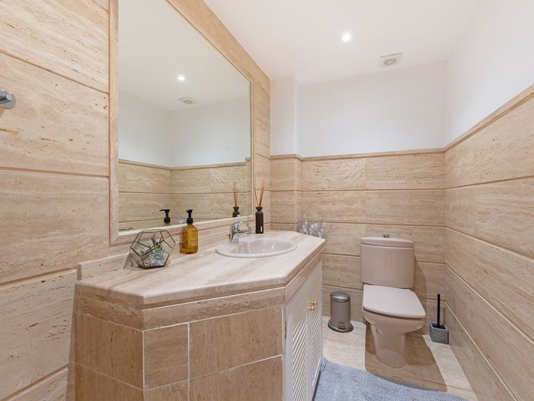 Apartment for Sale in Marbella, Malaga, Nueva Andalucia 12