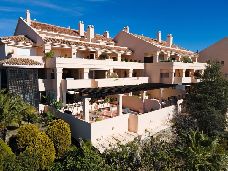 Apartment for Sale in Marbella, Malaga, Nueva Andalucia 25
