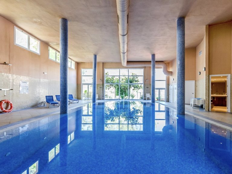 Apartamento de tres dormitorios en Albatross Hill, Nueva Andalucía 16