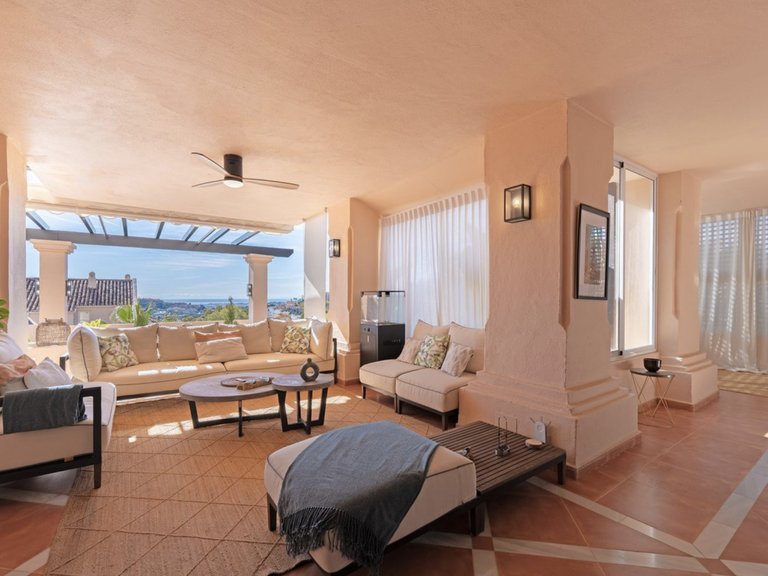 Apartamento de tres dormitorios en Albatross Hill, Nueva Andalucía 13